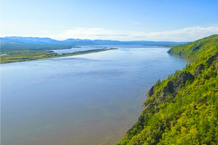 Sông Amur với chiều dài 4.444km