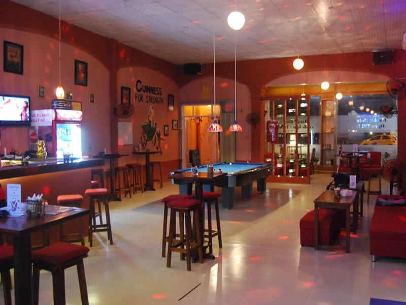 Không gian lãng mạn tại The Rabbit Hole Irish Bar