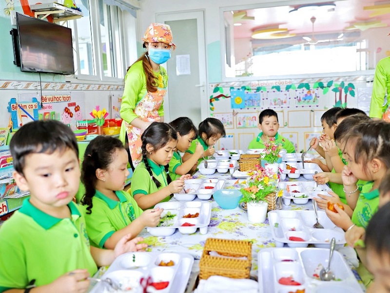 Bữa ăn dinh dưỡng hàng ngày tại Trường mầm mon Bông Sen Xanh 